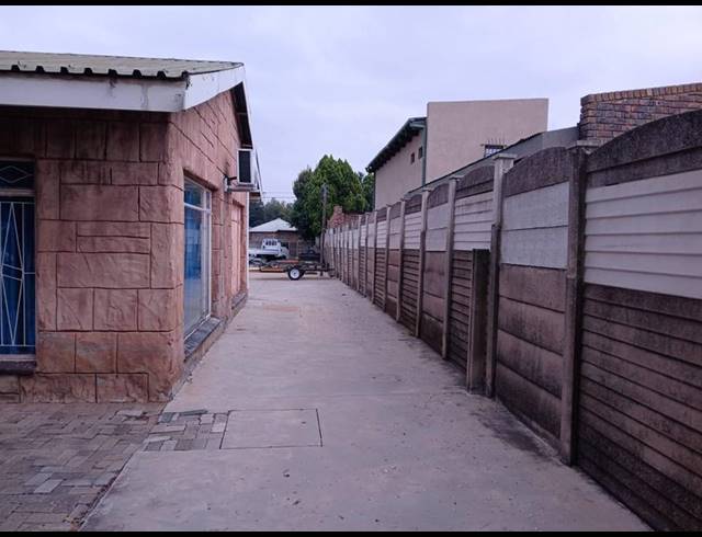 3 BEDROOM HOUSE FOR SALE IN THREE RIVERS